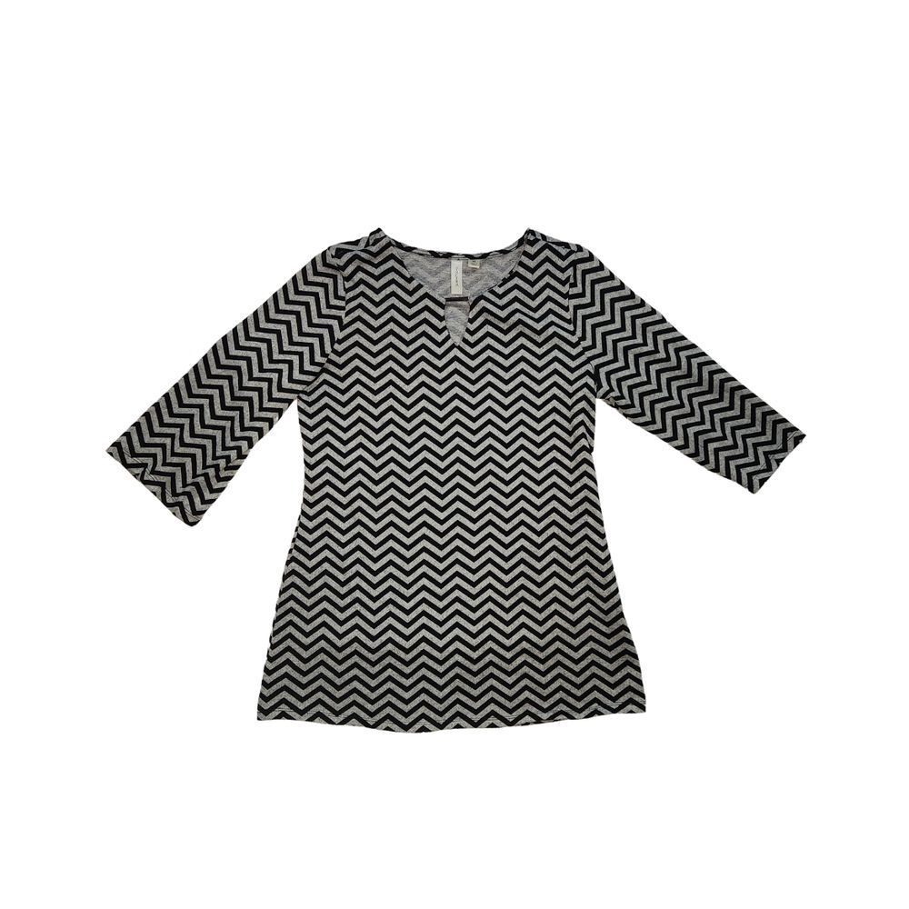 Tacera Black and Gray Chevron Striped Stretch Knit 3/4 Sleeve Shirt Size Medium
